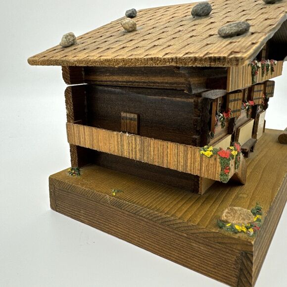 VTG Cuendet SWITZERLAND MUSICAL BOX SHALET “Love Story 7.25"x4.75"‎ WOOD - Picture 7 of 14